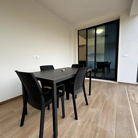 L'ancora Luxury 아파트호텔 폴리코로