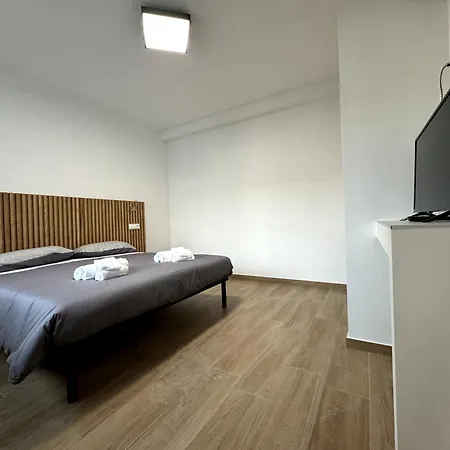 L'ancora Luxury 아파트호텔 폴리코로