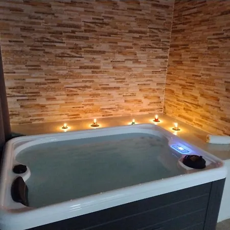 L'ancora Luxury 아파트호텔 폴리코로